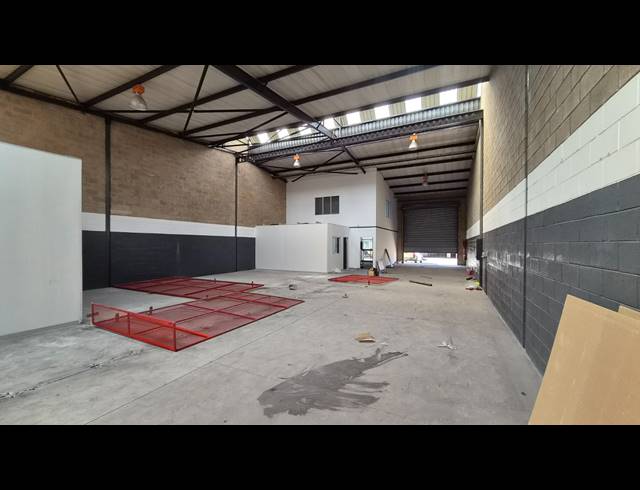 333M² WAREHOUSE TO LET IN JET PARK